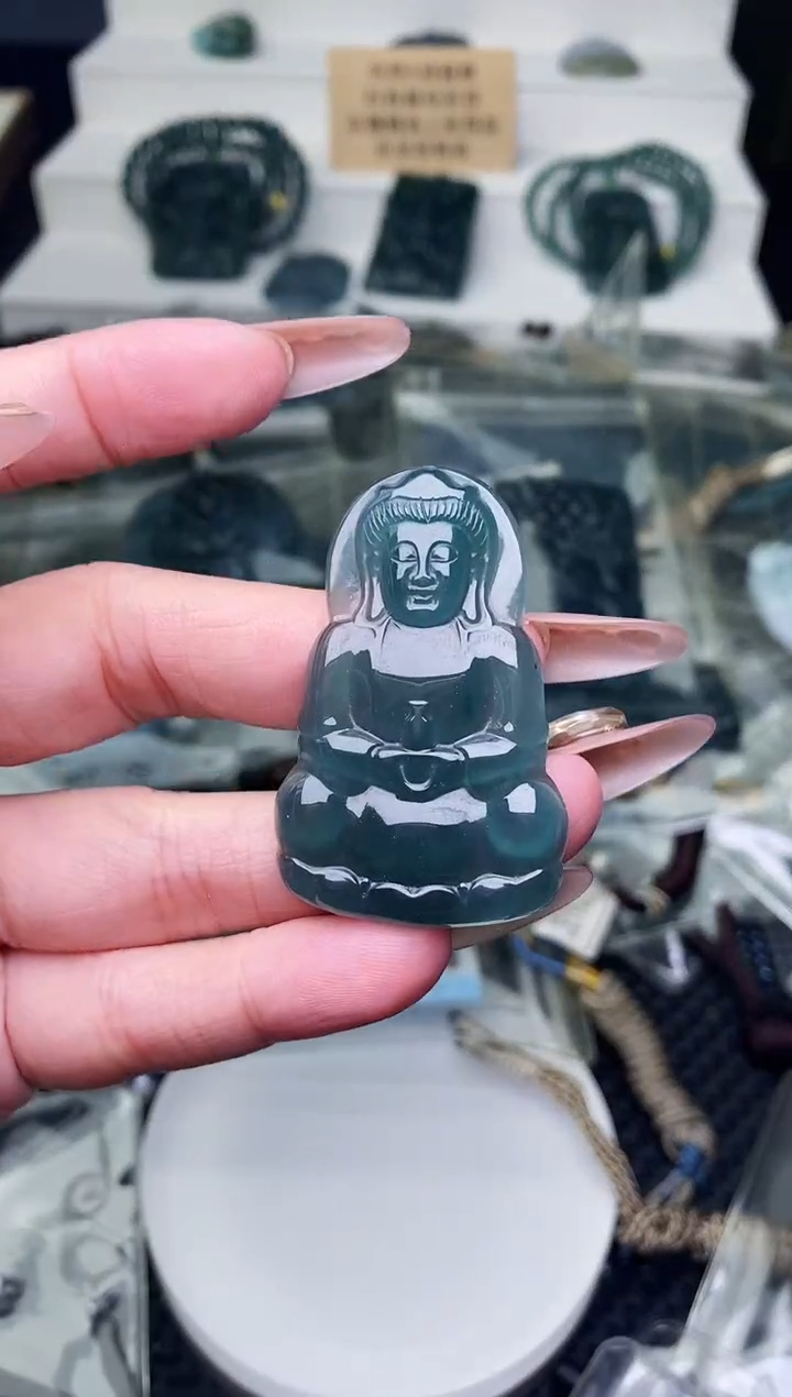 颈饰未镶嵌翡翠 