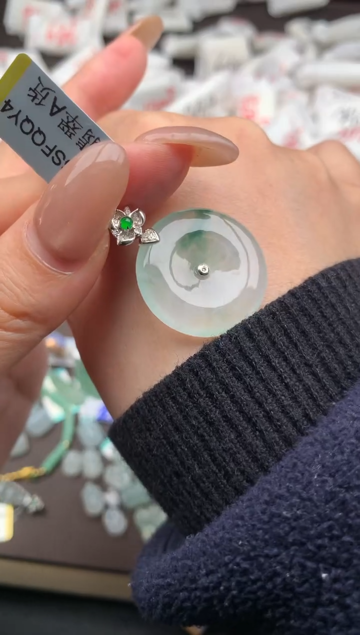 【闪购商品】翡翠挂件18K金镶嵌一