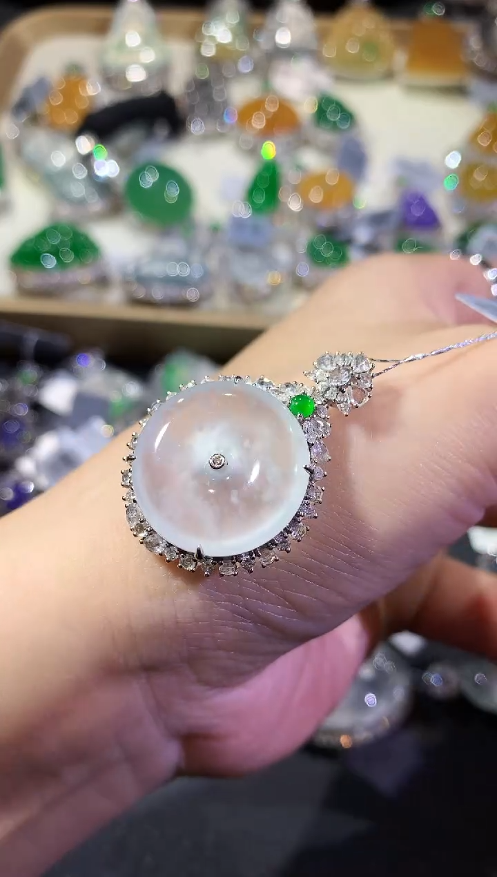 【闪购商品】翡翠吊坠(不含链)18K金镶嵌112-扣子