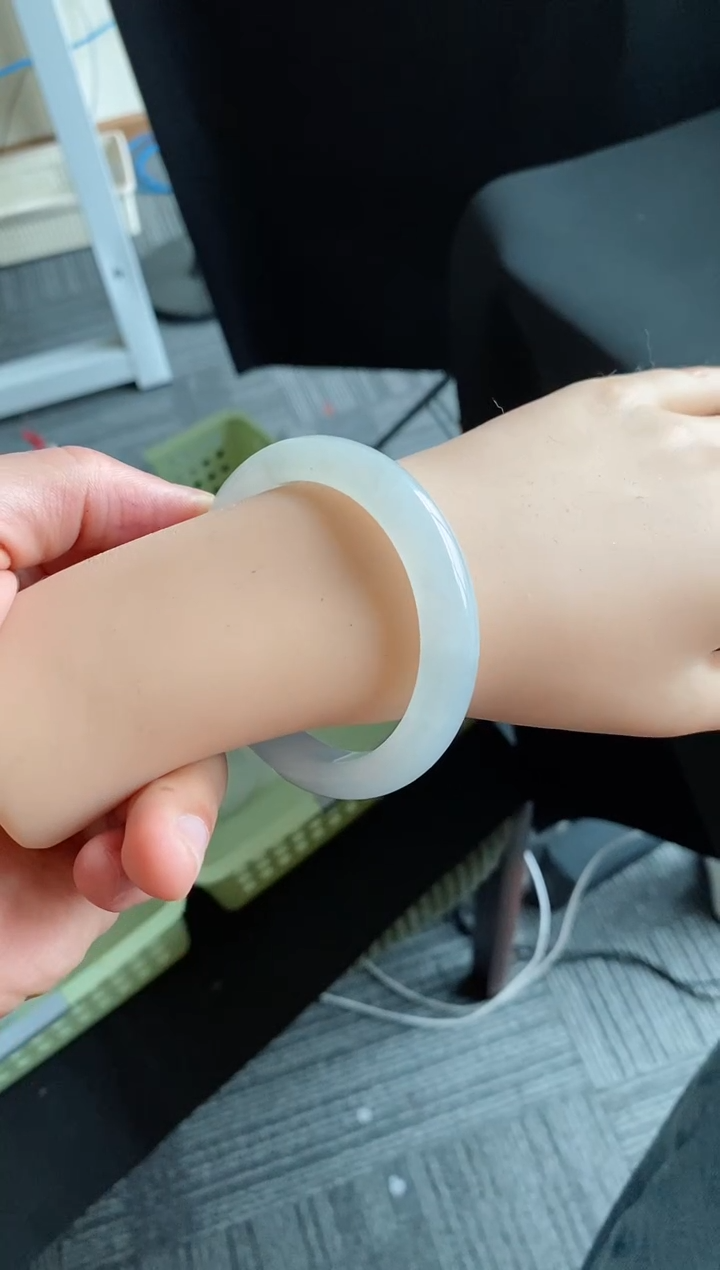 【闪购商品】翡翠手镯未镶嵌12号54.8*10.7*8.6正圈