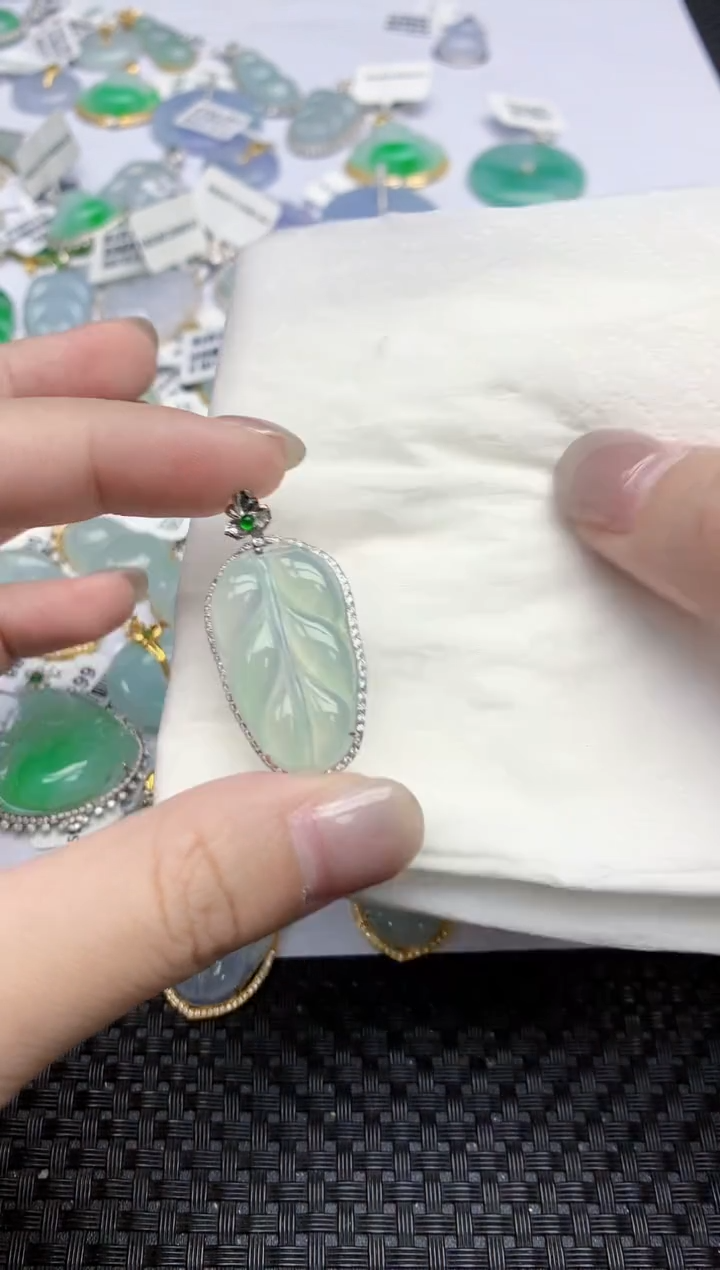 【闪购商品】翡翠颈饰18K金镶嵌天然翡翠A货