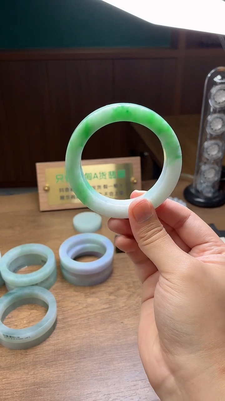 未镶嵌手镯定制翡翠影**子定制