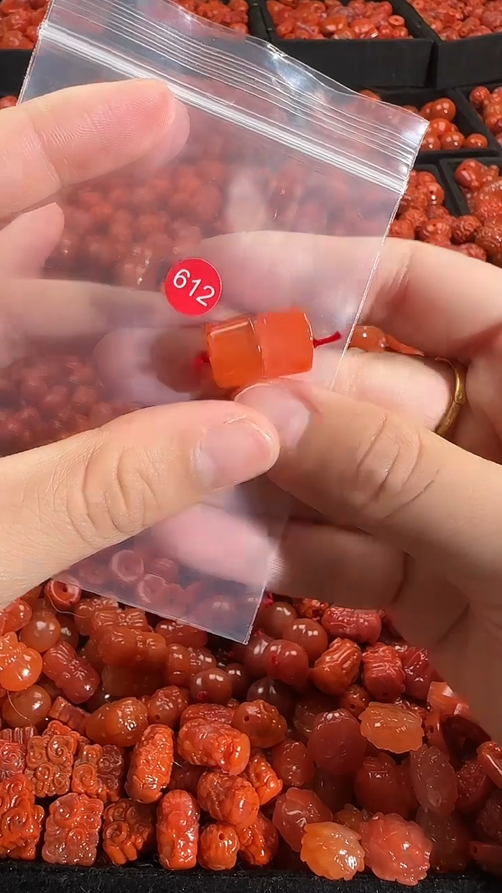 颈饰未镶嵌南红玛瑙1