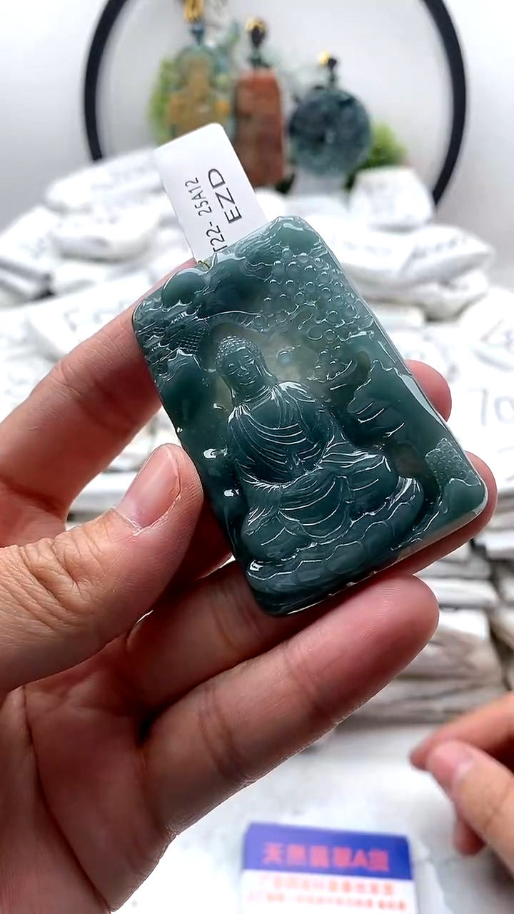 【闪购商品】翡翠颈饰未镶嵌大日如来