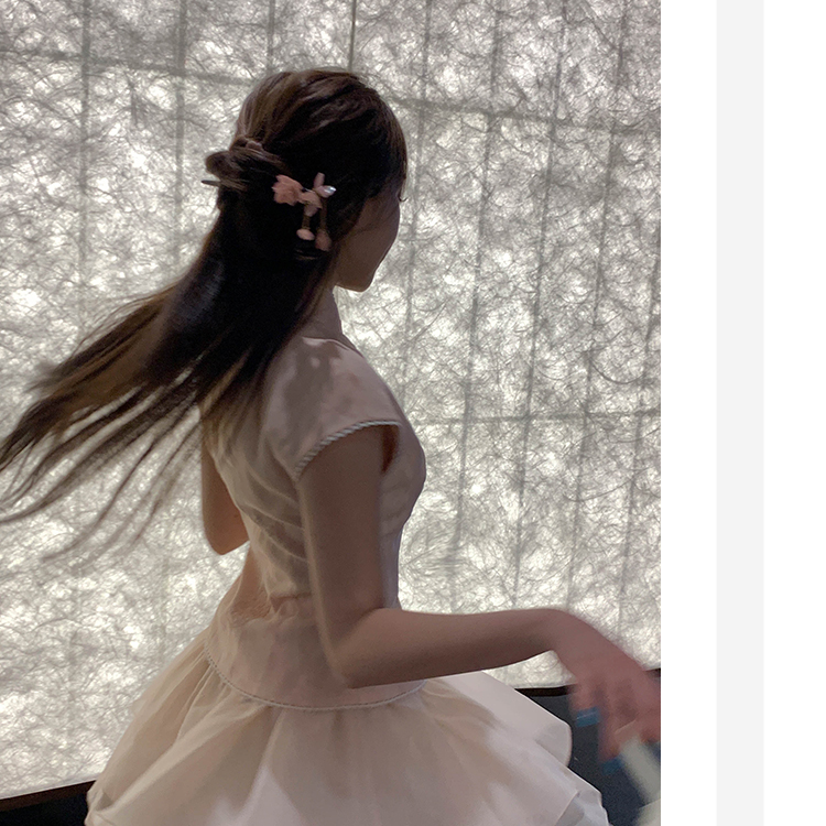 【24046】设计感立裁蝴蝶结裹胸小香风俏皮不规则上衣