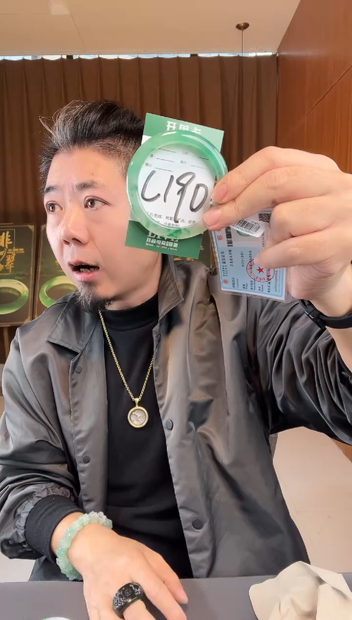 【闪购商品】石英质玉手镯未镶嵌非洲翠