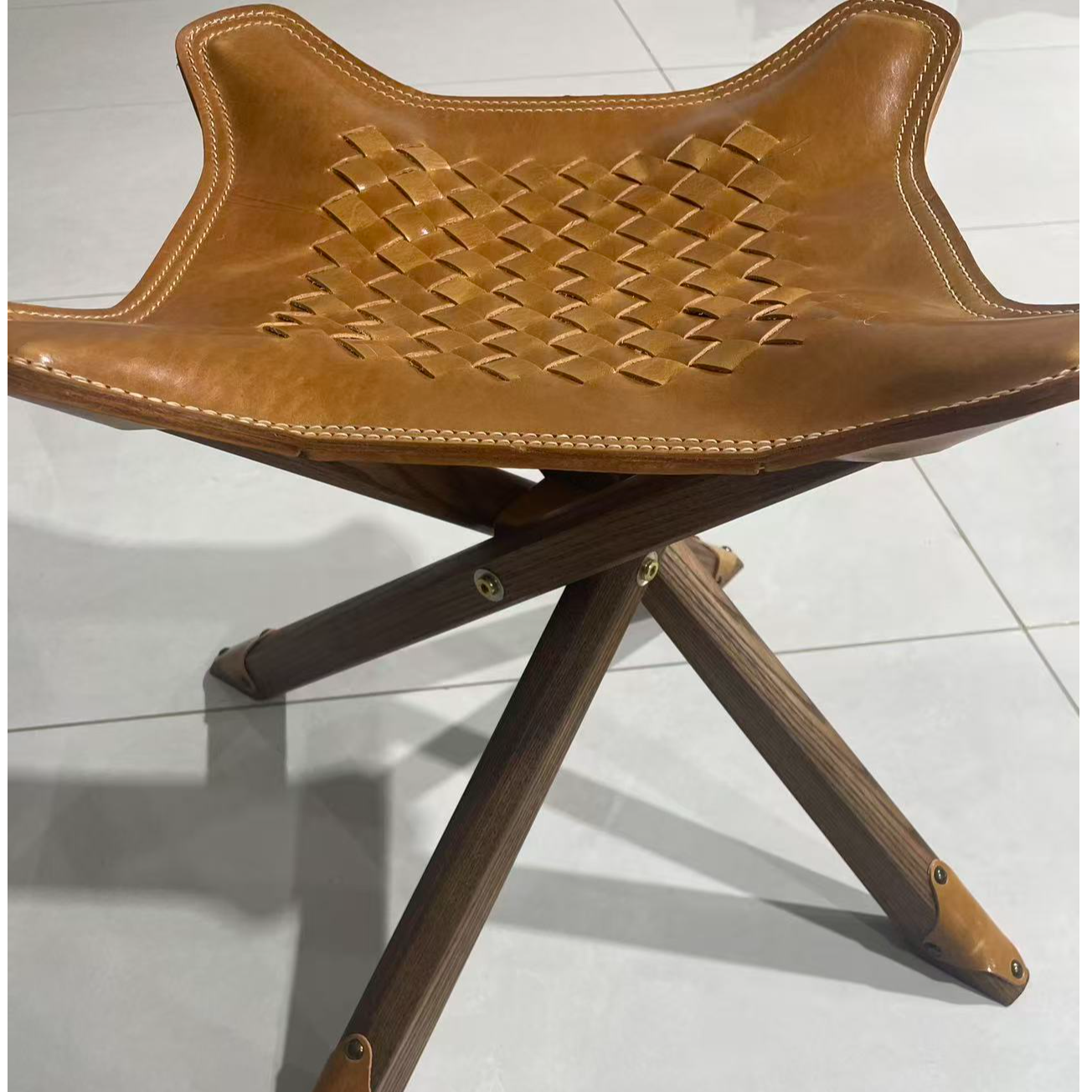 中古风复古怀旧手工头层牛皮便携式折叠凳换鞋凳牛皮马扎小板凳