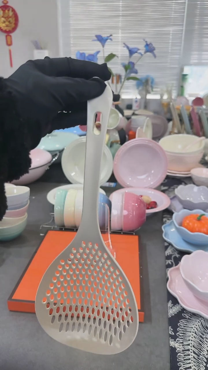 【闪购商品】瓷沥水勺34.5*13.5*4cm-霜白