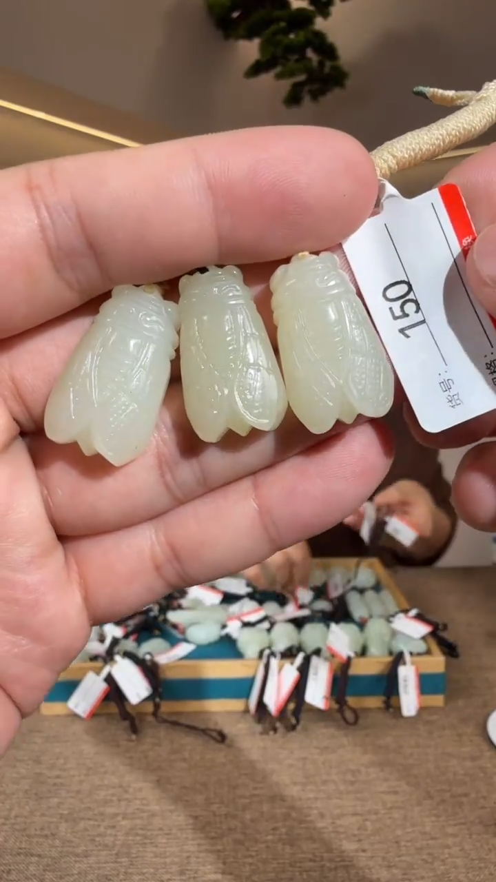 颈饰未镶嵌和田玉多样性发货发其中一件