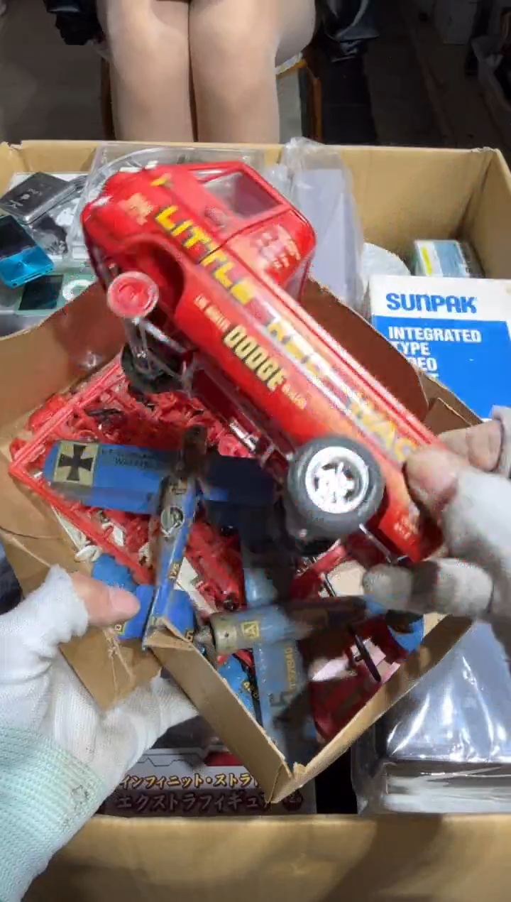8新自***心 881   中古商品，瑕疵品，不保好坏。