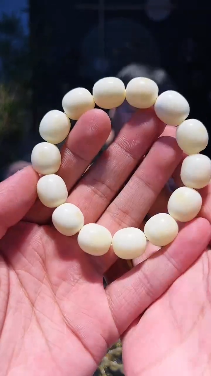 【闪购商品】蜜蜡手串未镶嵌13+(枣瓷白)