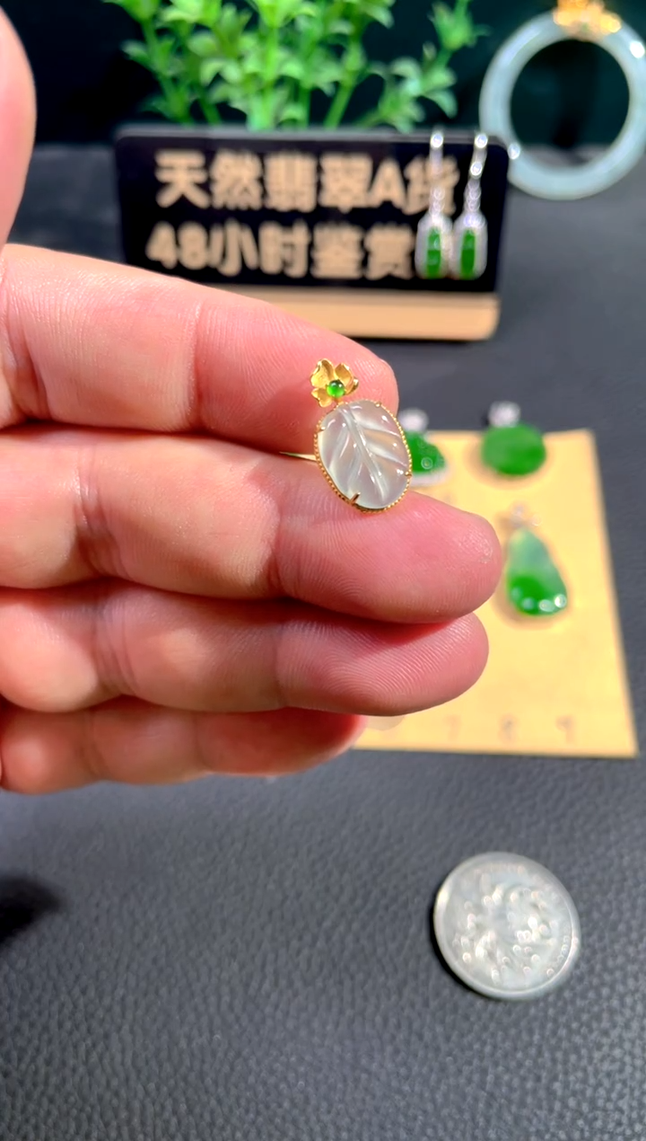 颈饰18K金镶嵌翡翠翡翠