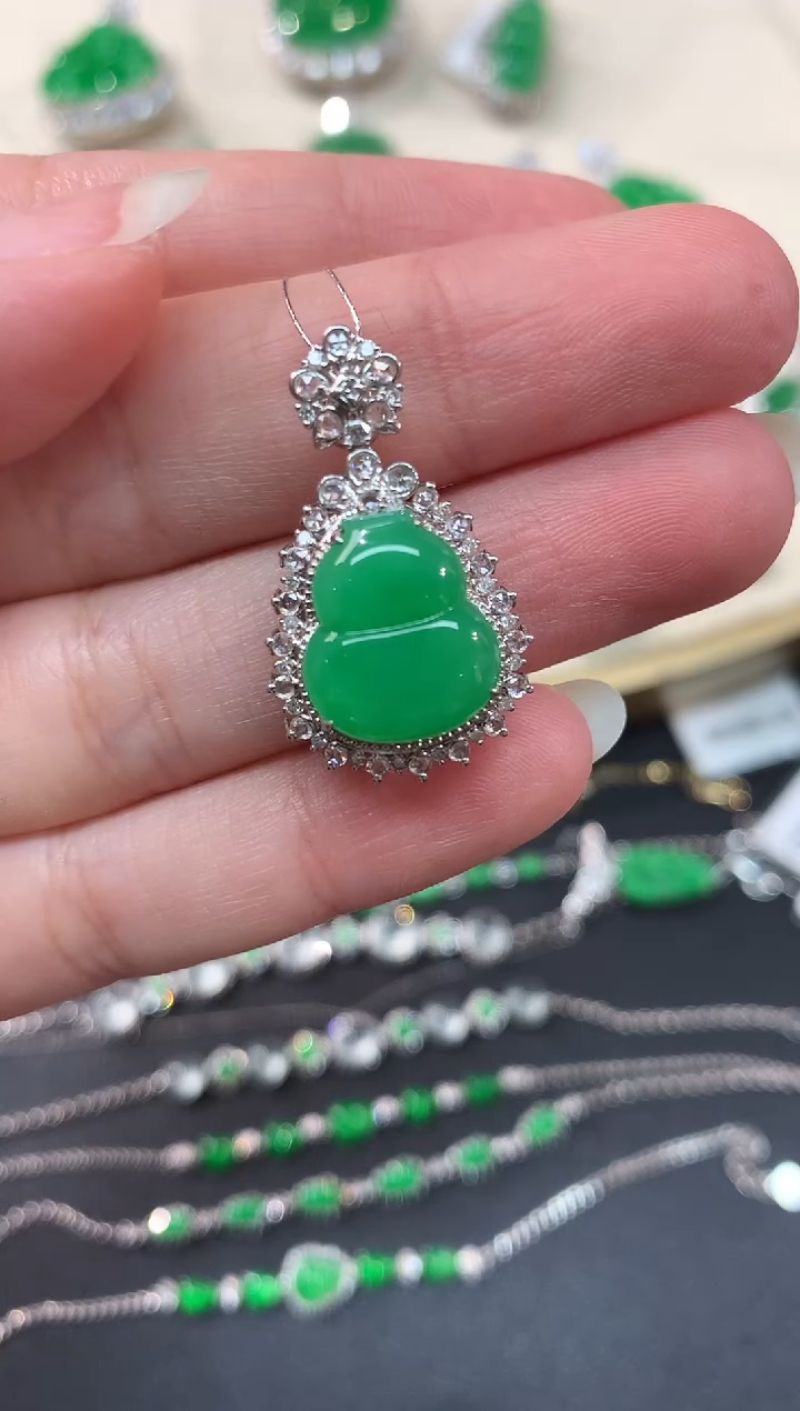 【闪购商品】翡翠吊坠(不含链)18K金镶嵌A496|15000
