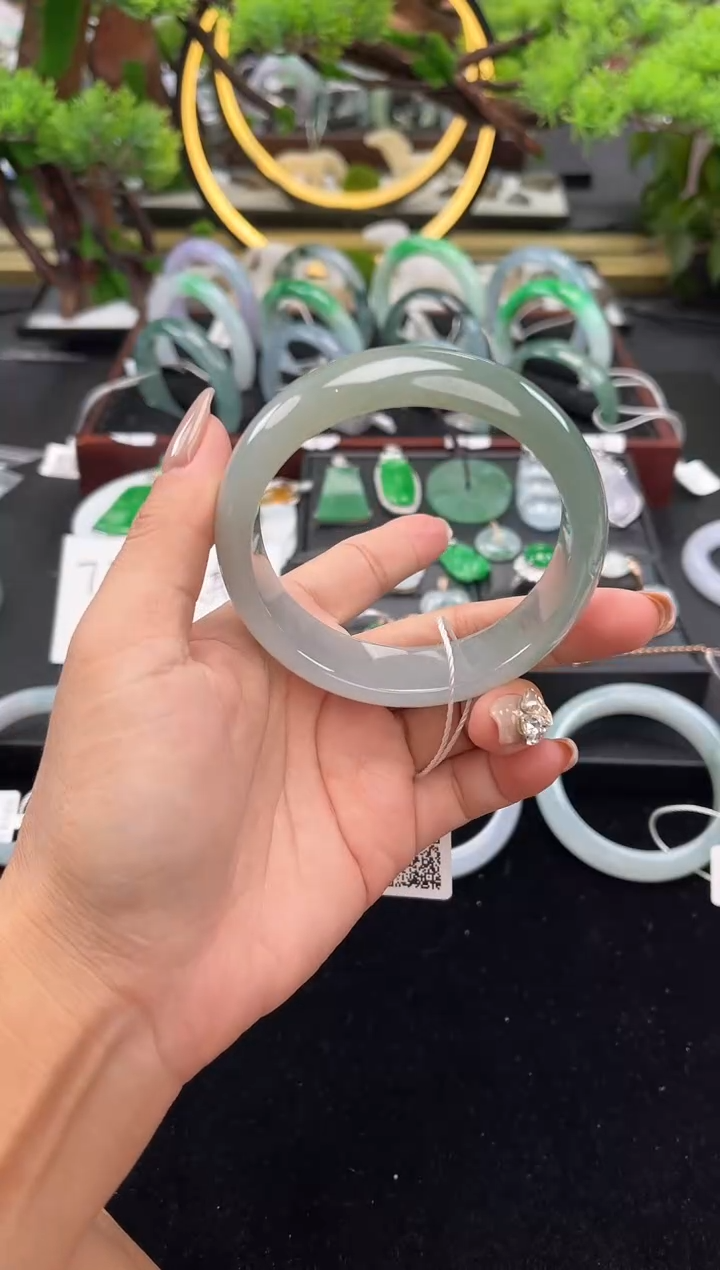 未镶嵌手镯翡翠手镯