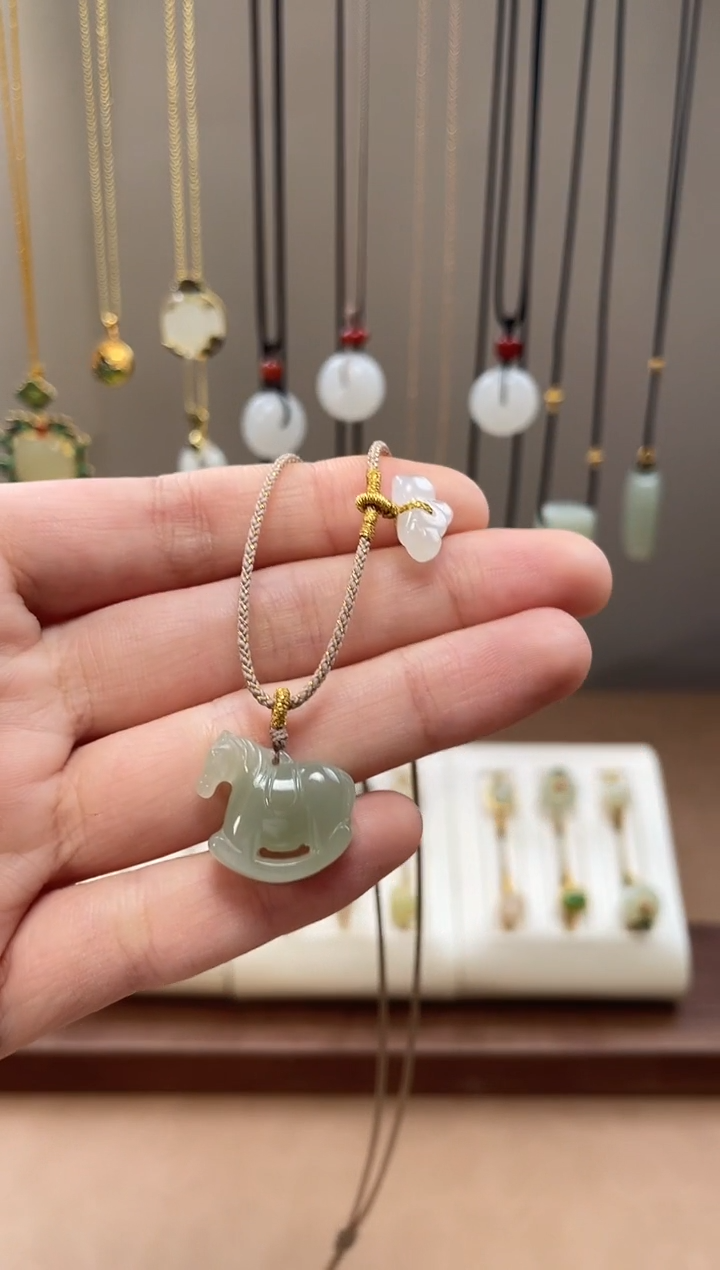 颈饰未镶嵌和田玉和田玉吊坠