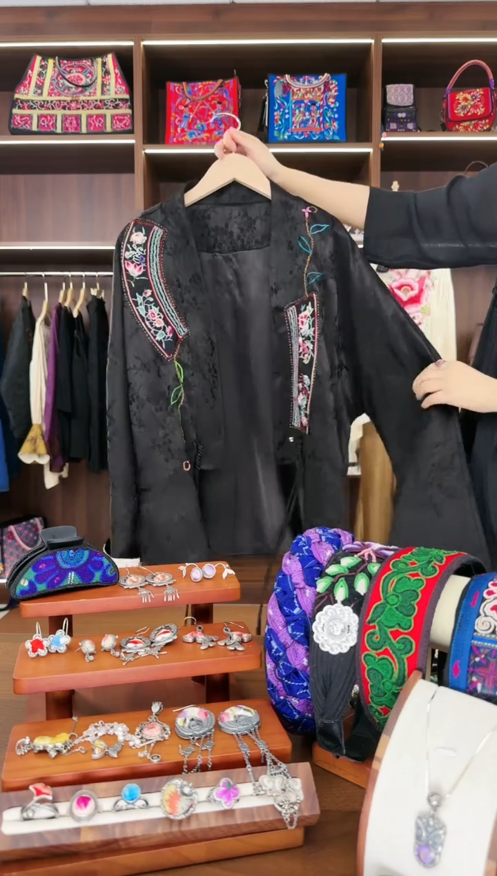 织绣A26蚩梦苗族古绣