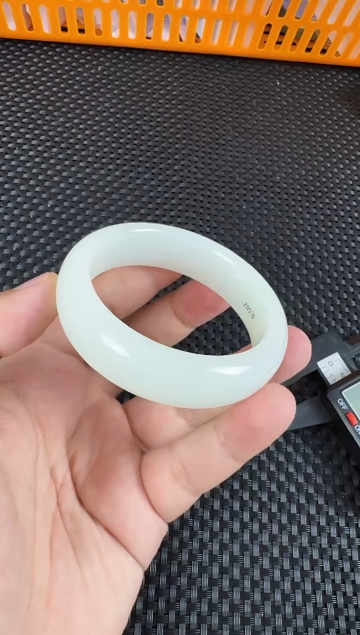 【闪购商品】和田玉手镯未镶嵌约56.7MM