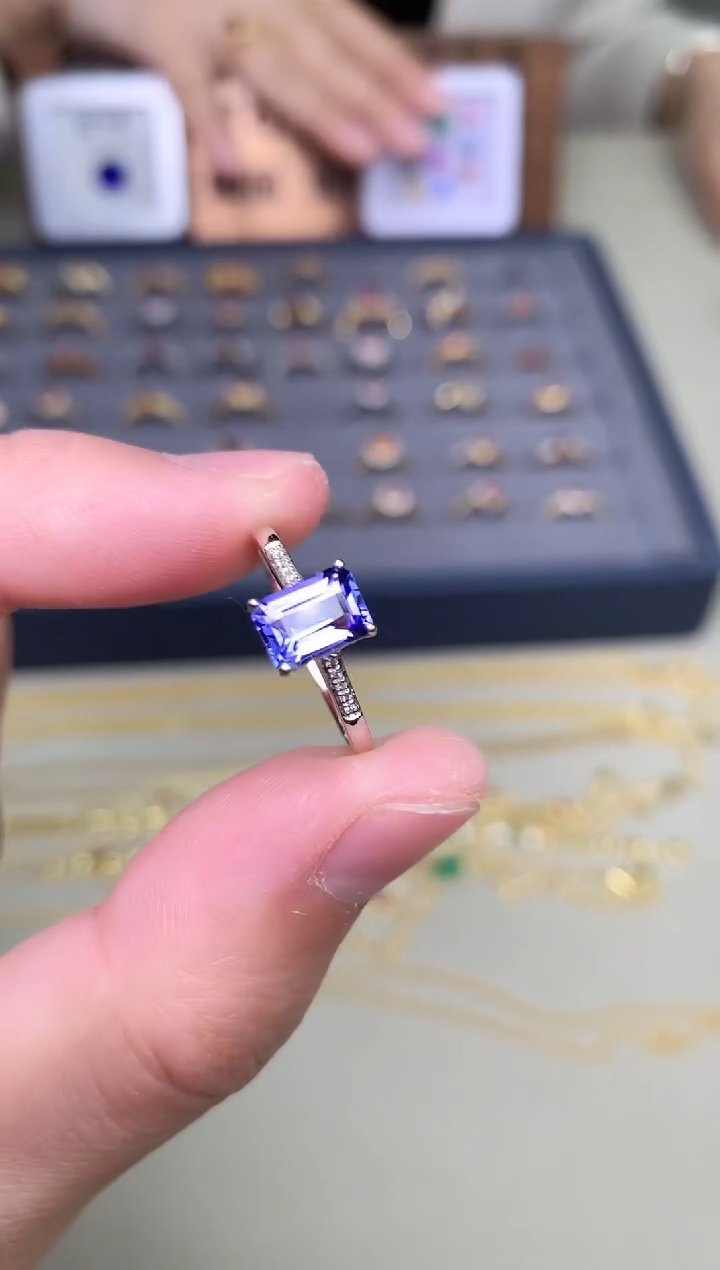 【闪购商品】坦桑石戒指18K金镶嵌戒指