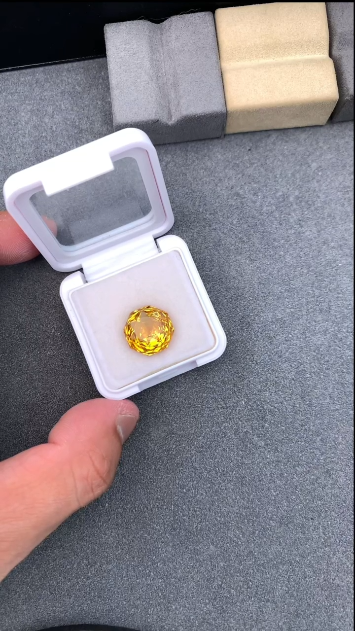 【闪购商品】黄晶裸石未镶嵌9.61克拉