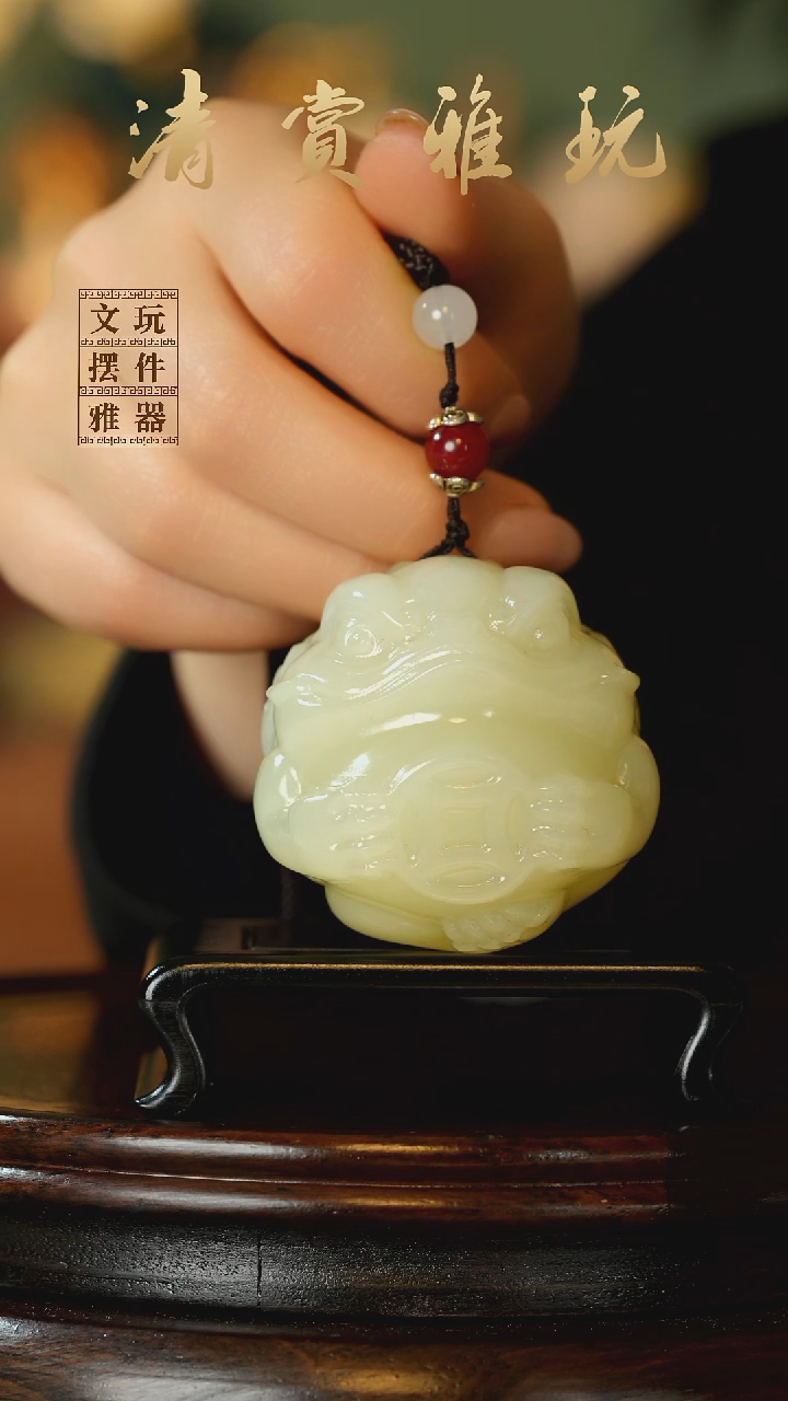玉富贵金蟾》手把件摆件