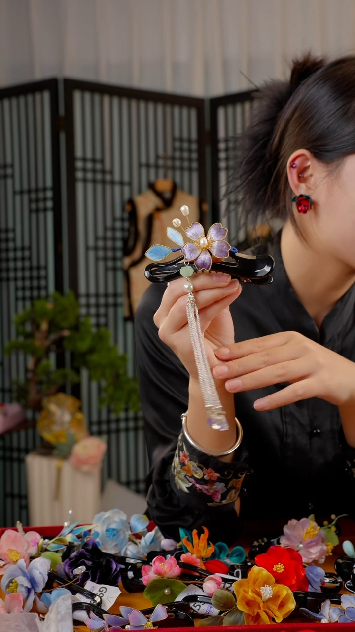 刺绣非遗绒花手工饰品