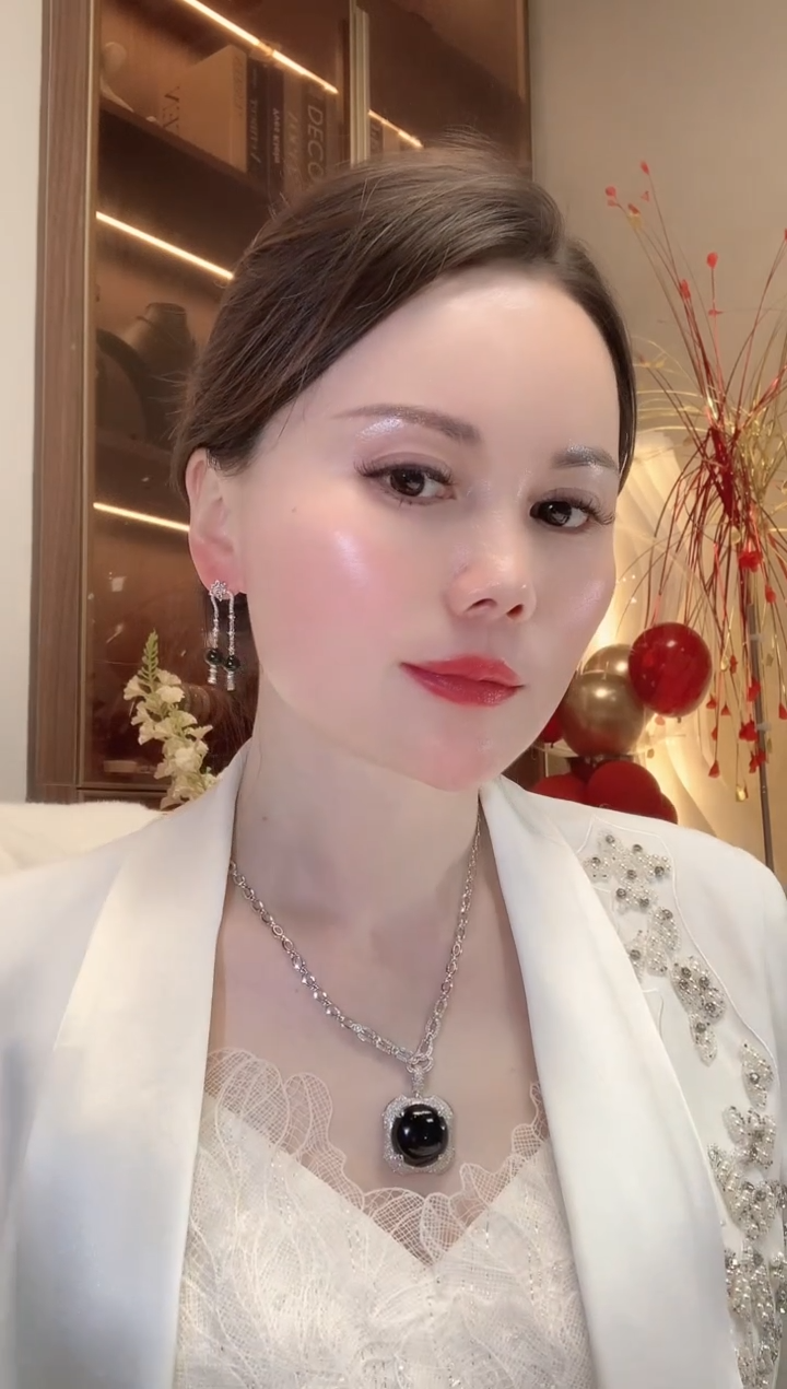 【闪购商品】翡翠耳饰18K金镶嵌Q30   