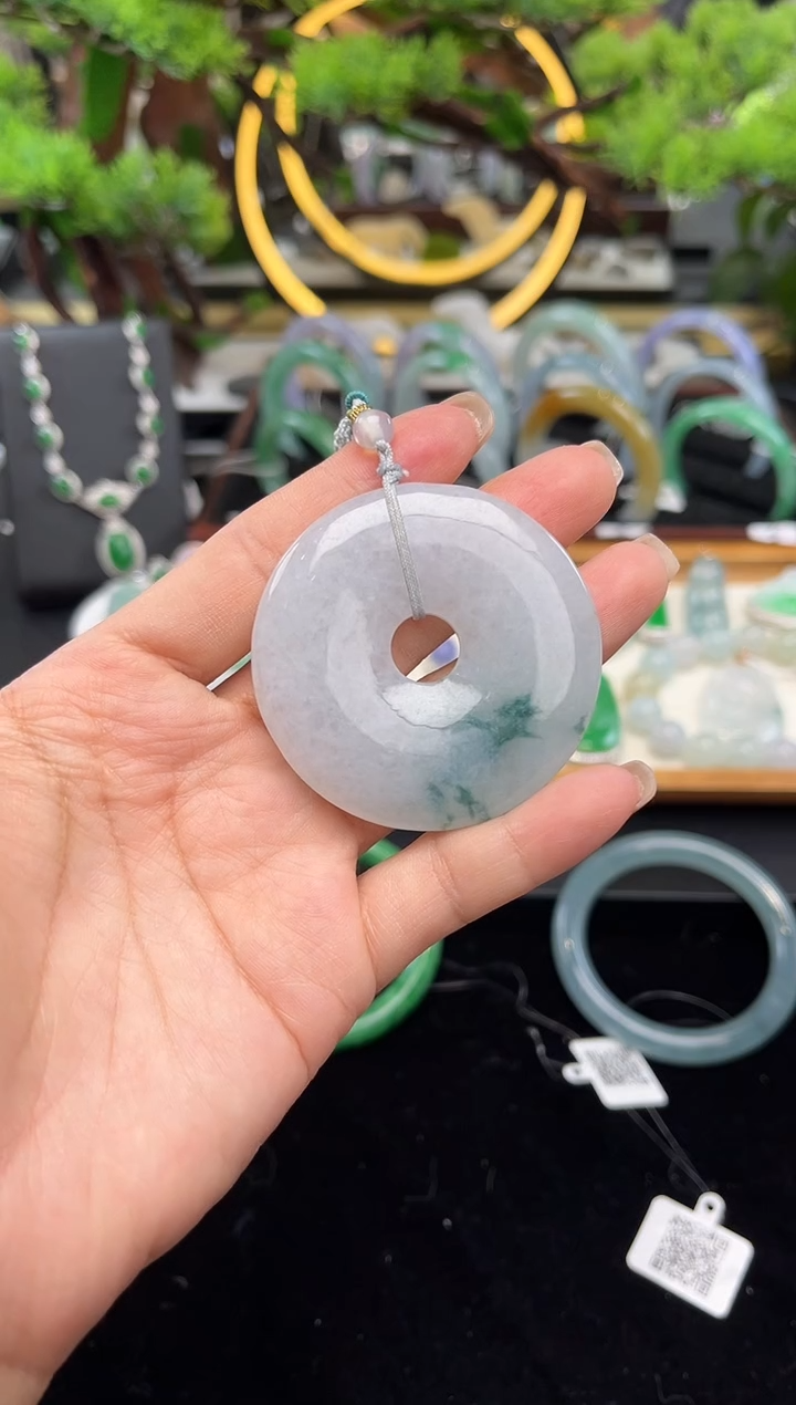 颈饰未镶嵌翡翠手镯