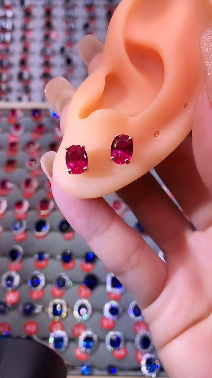 【闪购商品】红宝石耳饰银S925镶嵌111111