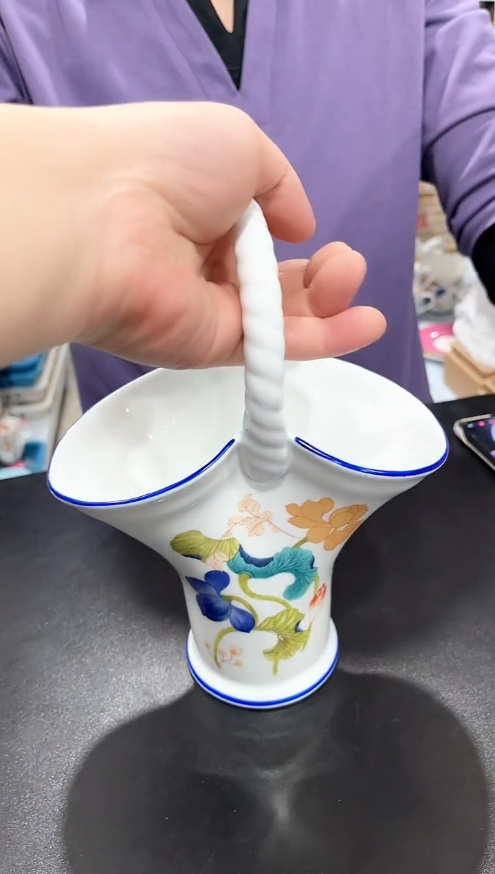 杯子骨瓷小*（简装）荷花花篮一个