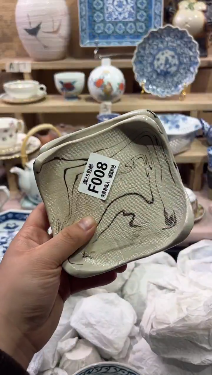 瓷片灰**飞               F008