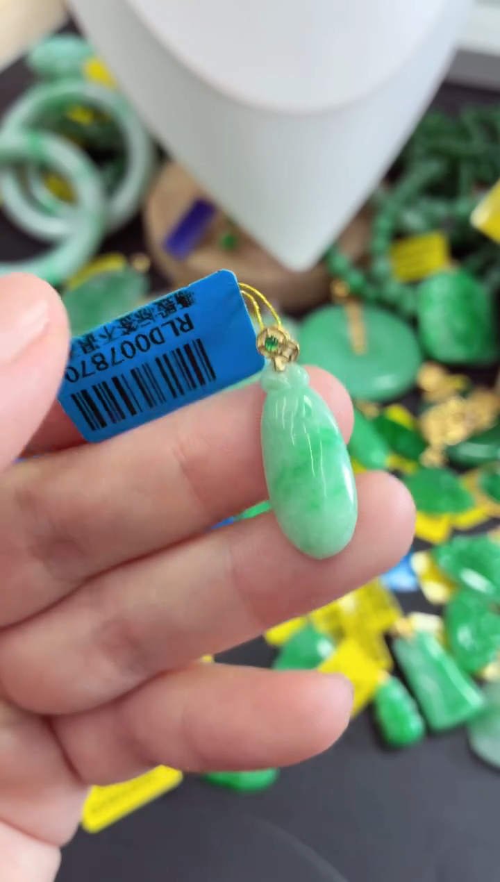 吊坠(不含链)未镶嵌翡翠挂件