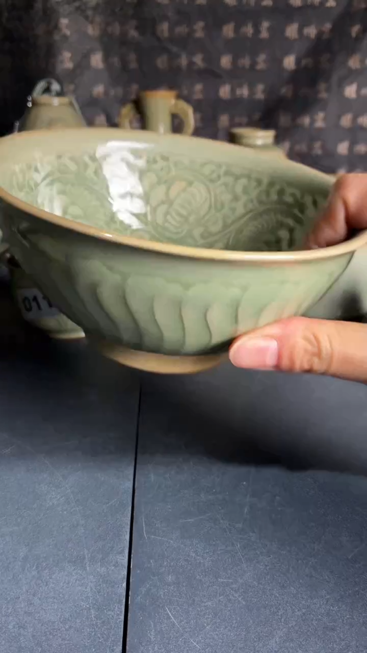 耀州窑仰山微瑕团菊碗冰裂