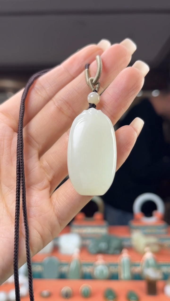 颈饰未镶嵌和田玉佩佩