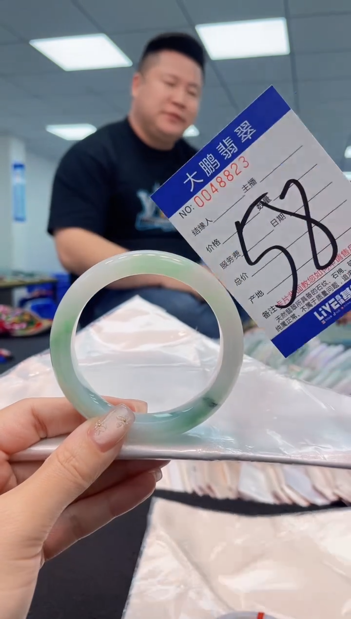 【闪购商品】翡翠手镯未镶嵌AAAAAAAAAA