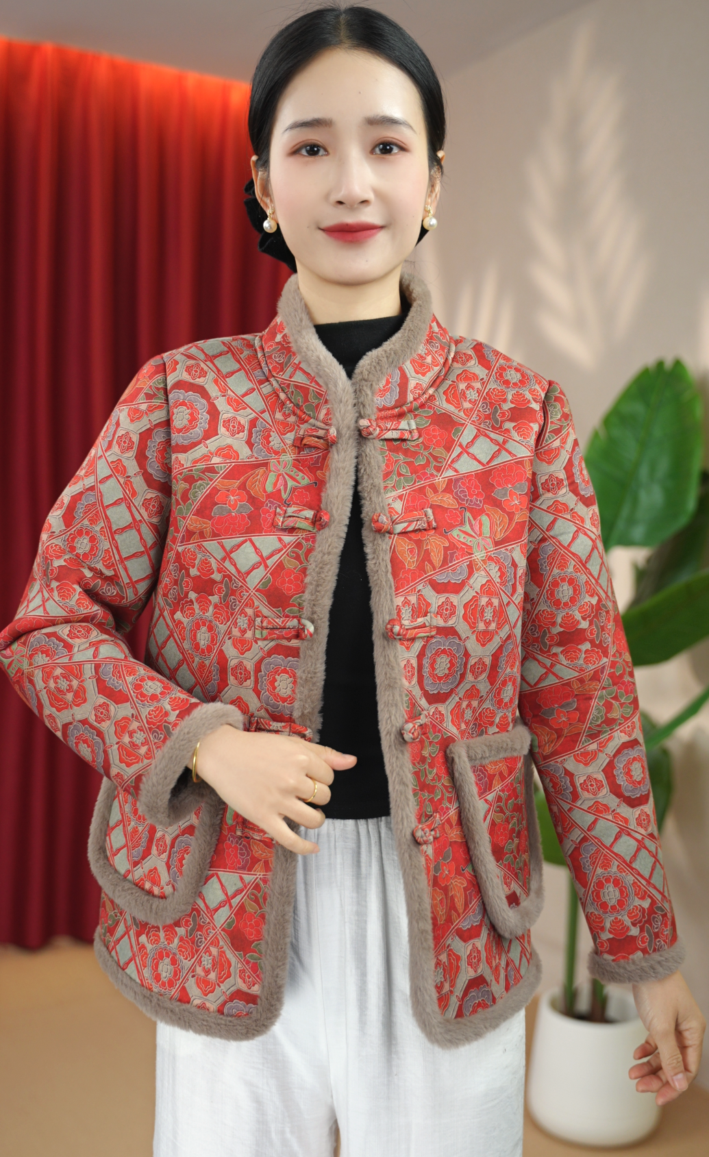 2025秋冬新款加绒加厚带毛边棉衣妈妈装上衣盘扣外套红色窗花