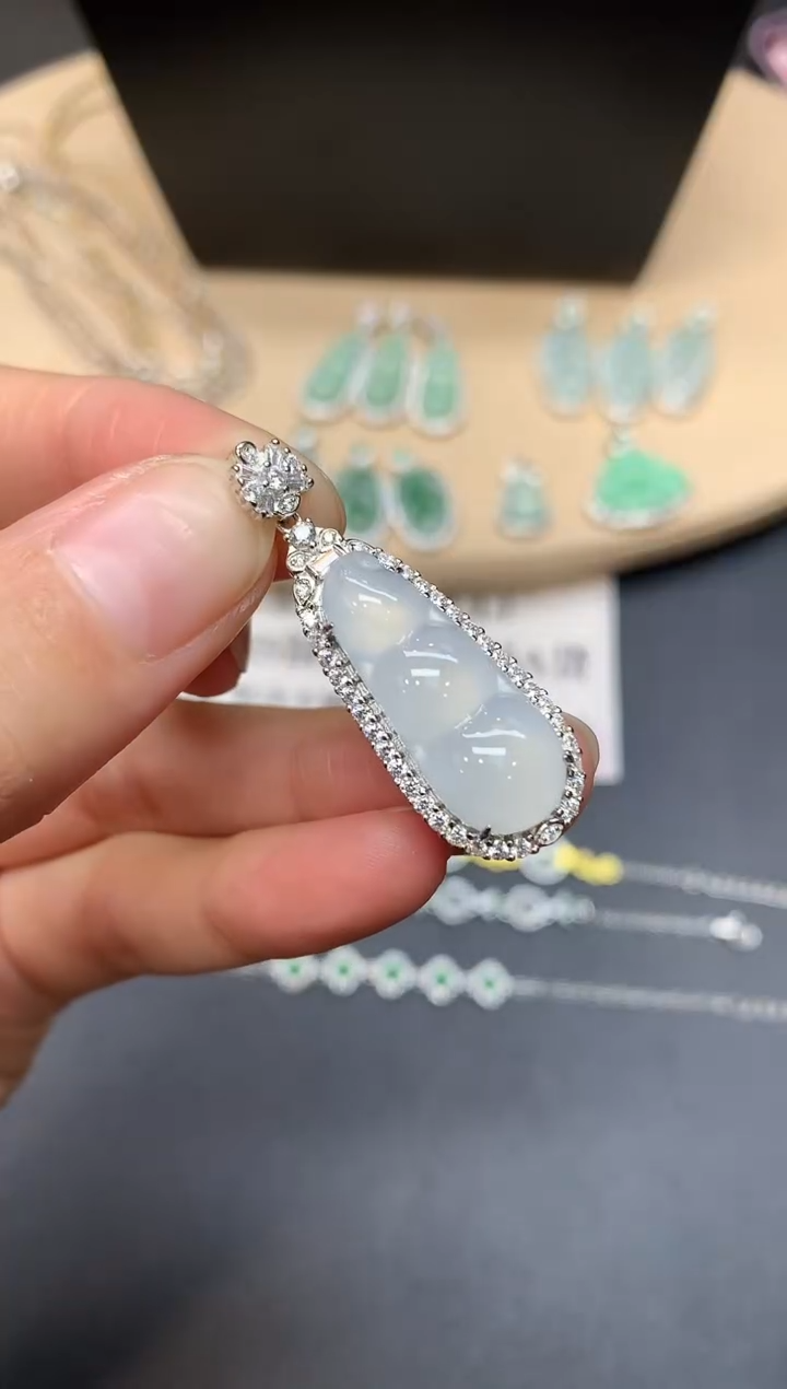 【闪购商品】翡翠吊坠(不含链)银S925镶嵌福豆【多样性发其一】