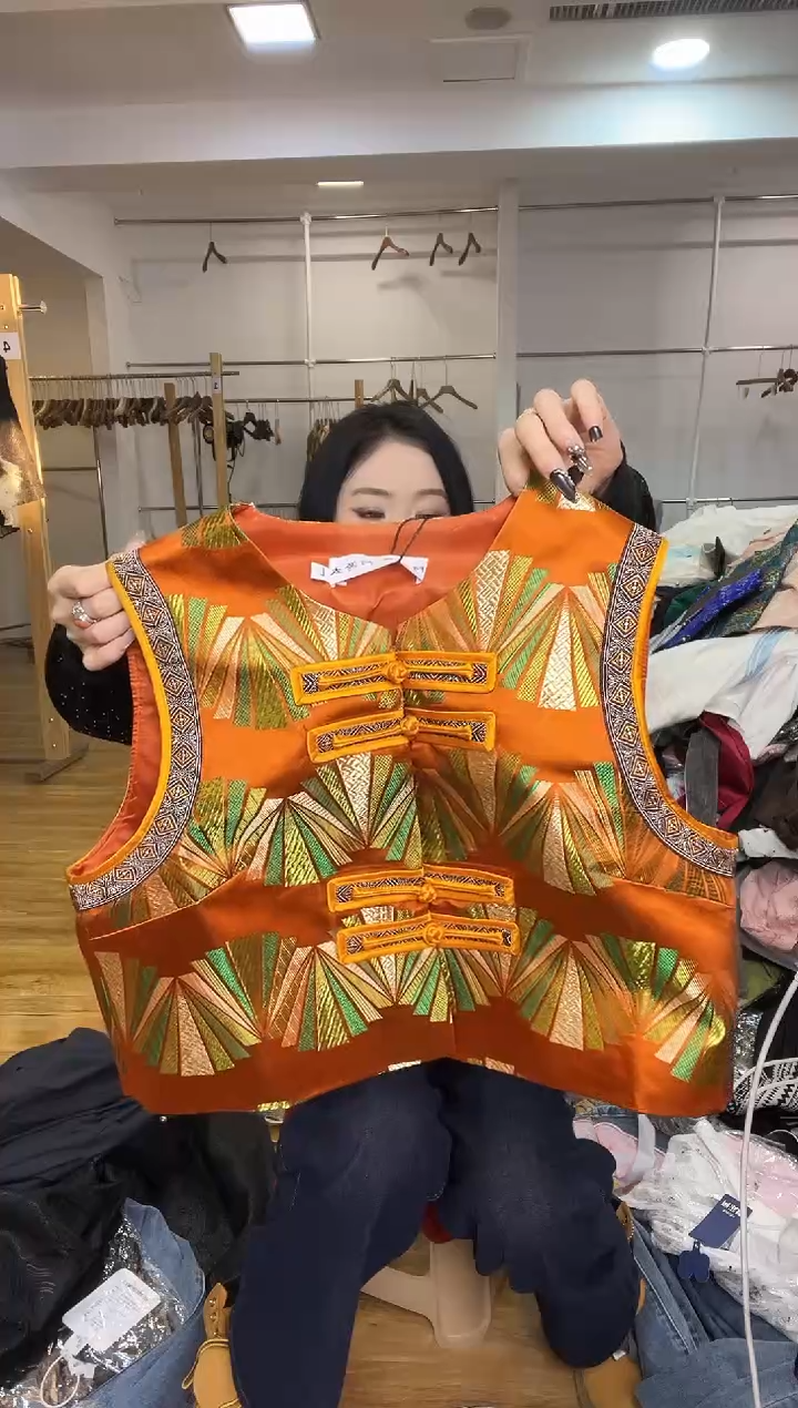 马甲       L码        110-120斤