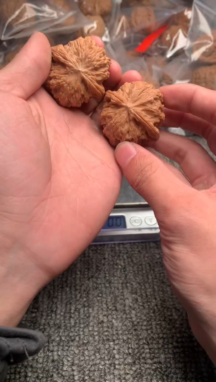 【闪购商品】文玩核桃吊坠磨盘