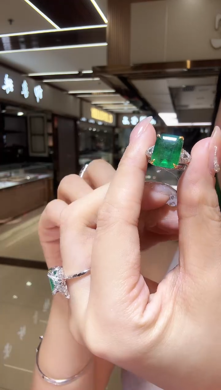 铂Pt950镶嵌戒指祖母绿250821146500