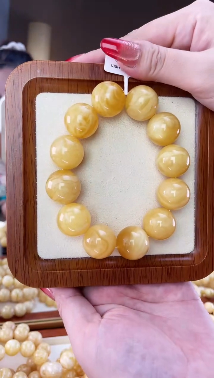 裸石蜜蜡未镶嵌三*兄手串