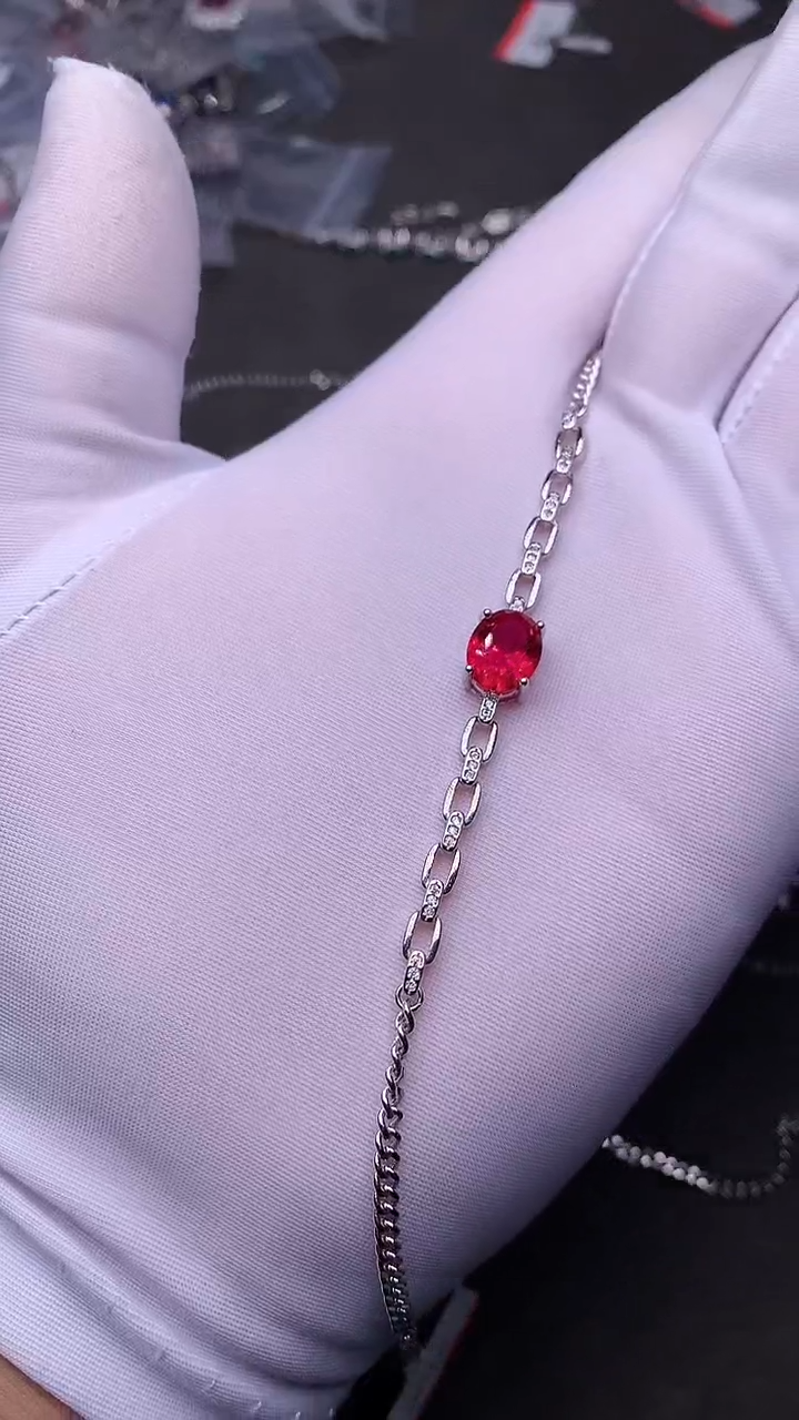 【闪购商品】红宝石手链银S925镶嵌........