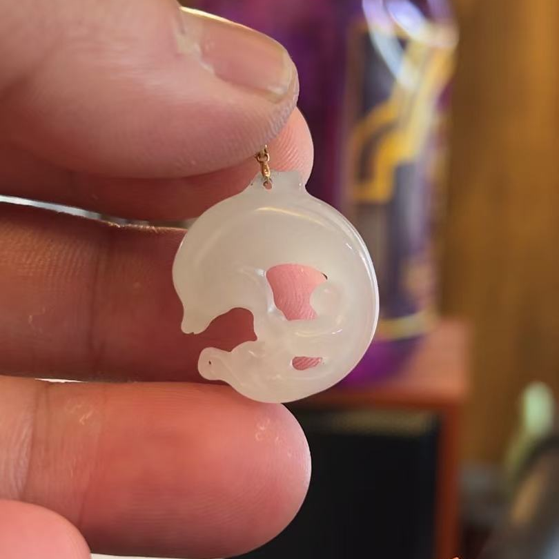 金扣头海豚吊坠