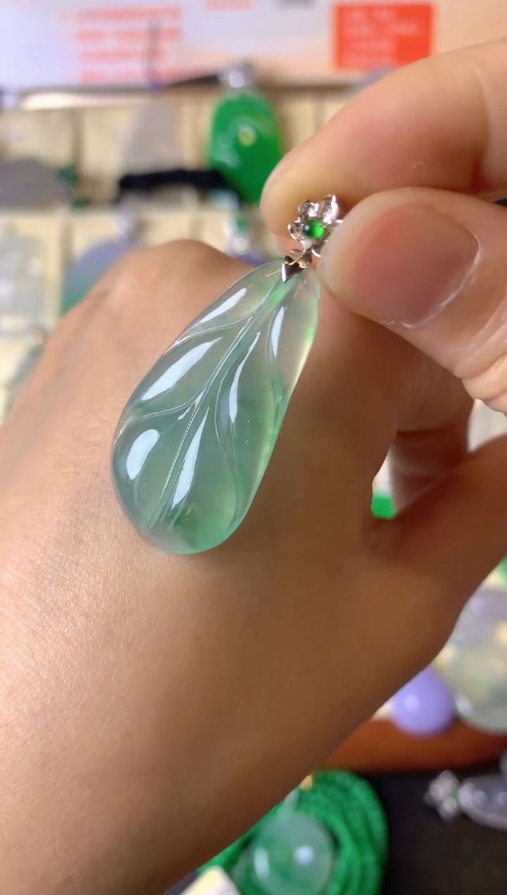 【闪购商品】翡翠颈饰18K金镶嵌成品吊坠