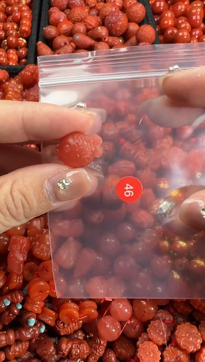 南红玛瑙未镶嵌颈饰1