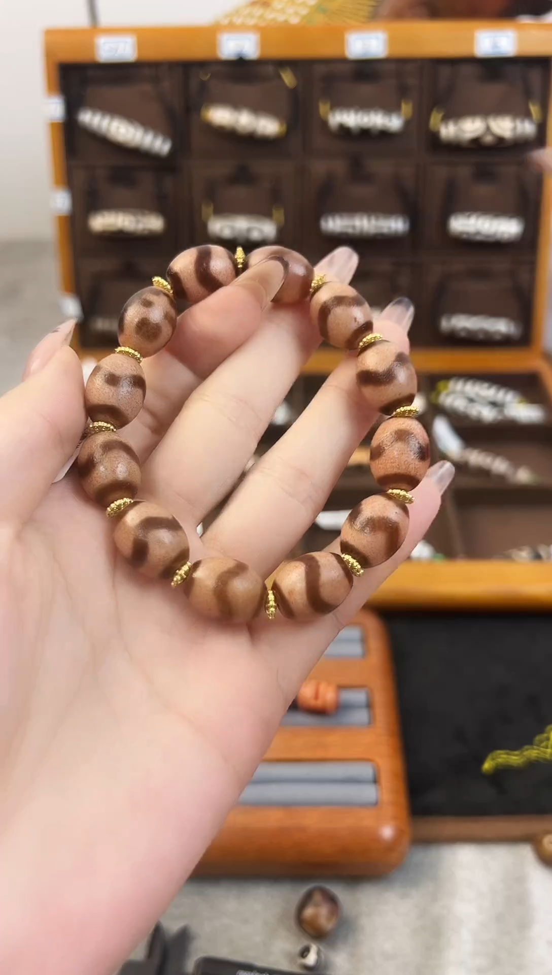 玛瑙/玉髓（覆膜）颈饰合金78.（微瑕）