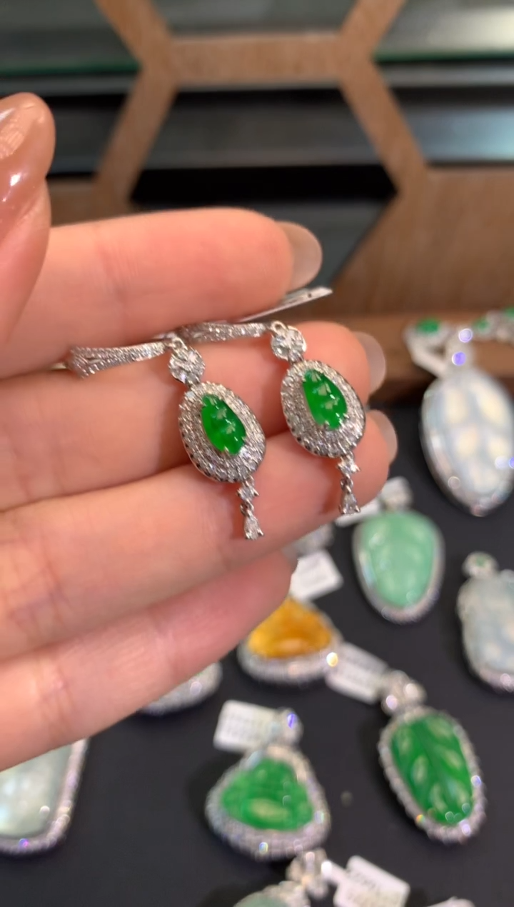 【闪购商品】翡翠吊坠(不含链)18K金镶嵌耳坠