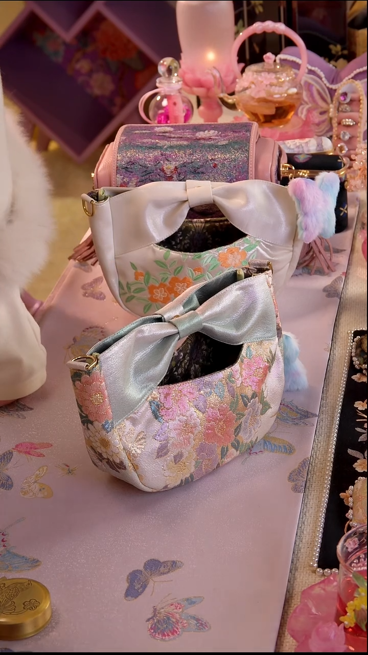 非遗西阵织 如图所示 