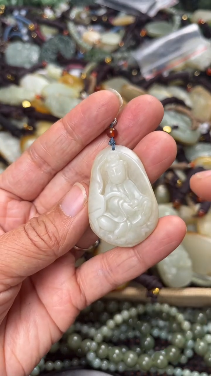 【闪购商品】和田玉颈饰未镶嵌多样性发货没有证书拍一发一有瑕