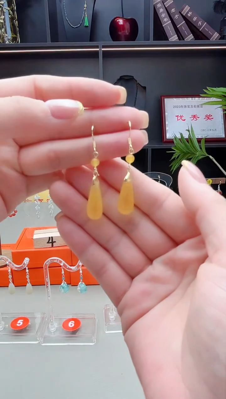 未镶嵌耳钉玛瑙/玉髓黄水滴耳饰