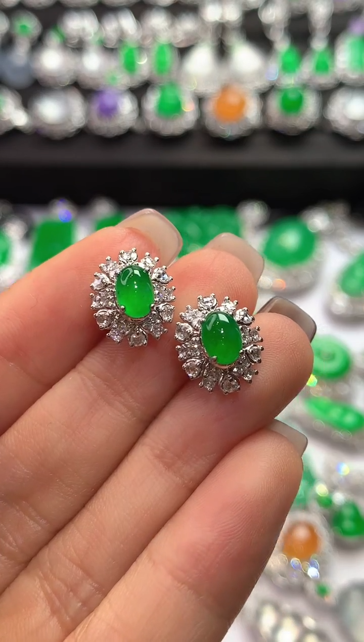 18K金镶嵌翡翠耳饰翡翠